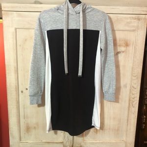 🌺🌼 NWOT - No Boundaries Pullover Hoodie